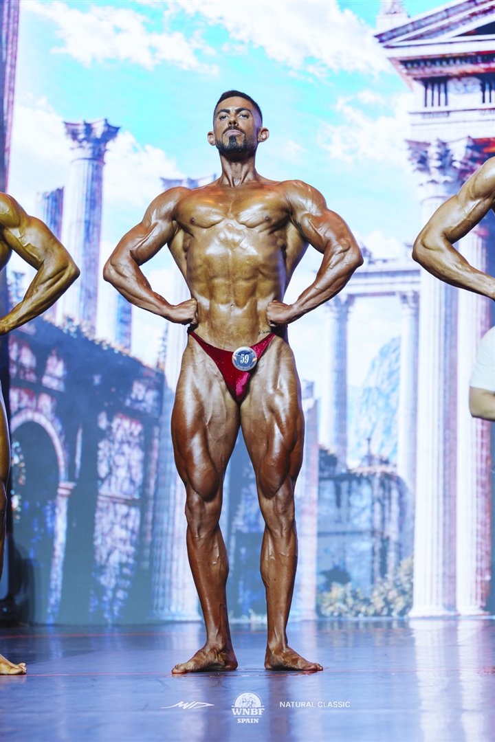 Alex Pérez — front lat spread en la WNBF Steve Reeves Cup 2026